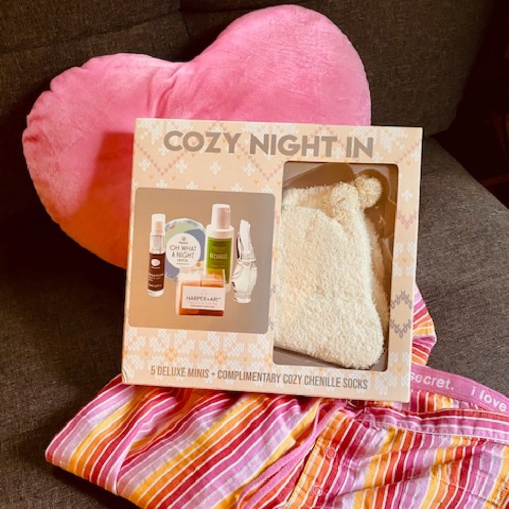 Cozy Night In 5 Piece Bath & Beauty Set - NWT - Picture 2 of 6